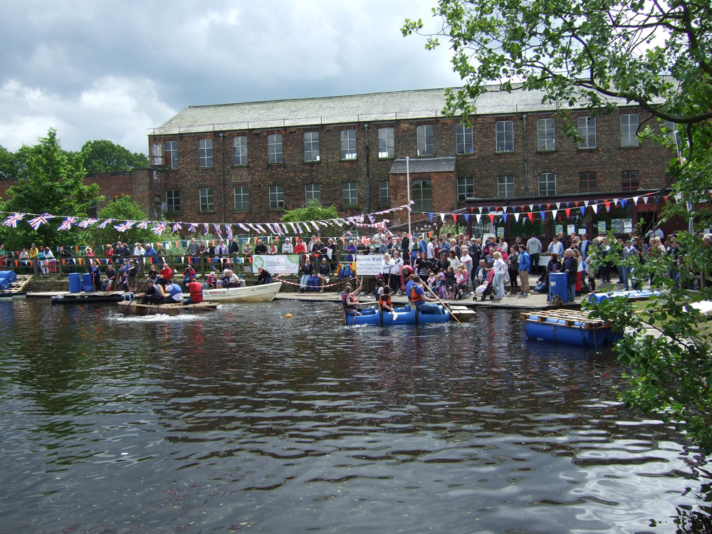 Boats on the water at Etherow Country Park
